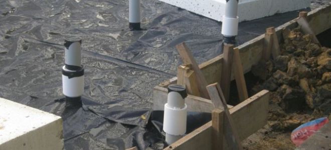 Сваи из пластиковых труб для каркасного строительства