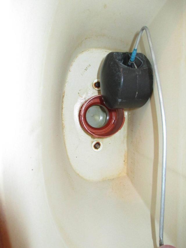 Запорная арматура для унитаза с боковой подводкой кнопочная