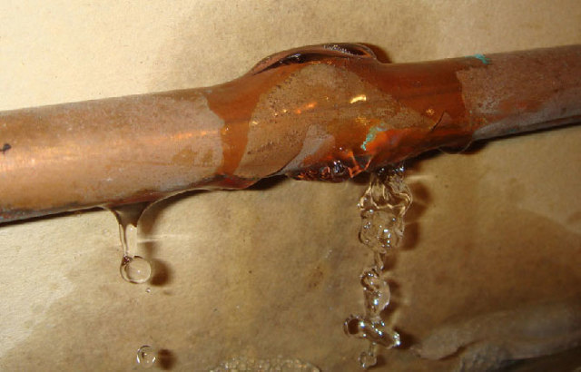 Холодная сварка для труб отопления с горячей водой под давлением