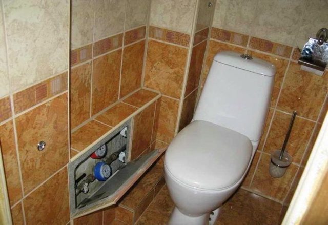 Как красиво закрыть трубы в туалете с доступом